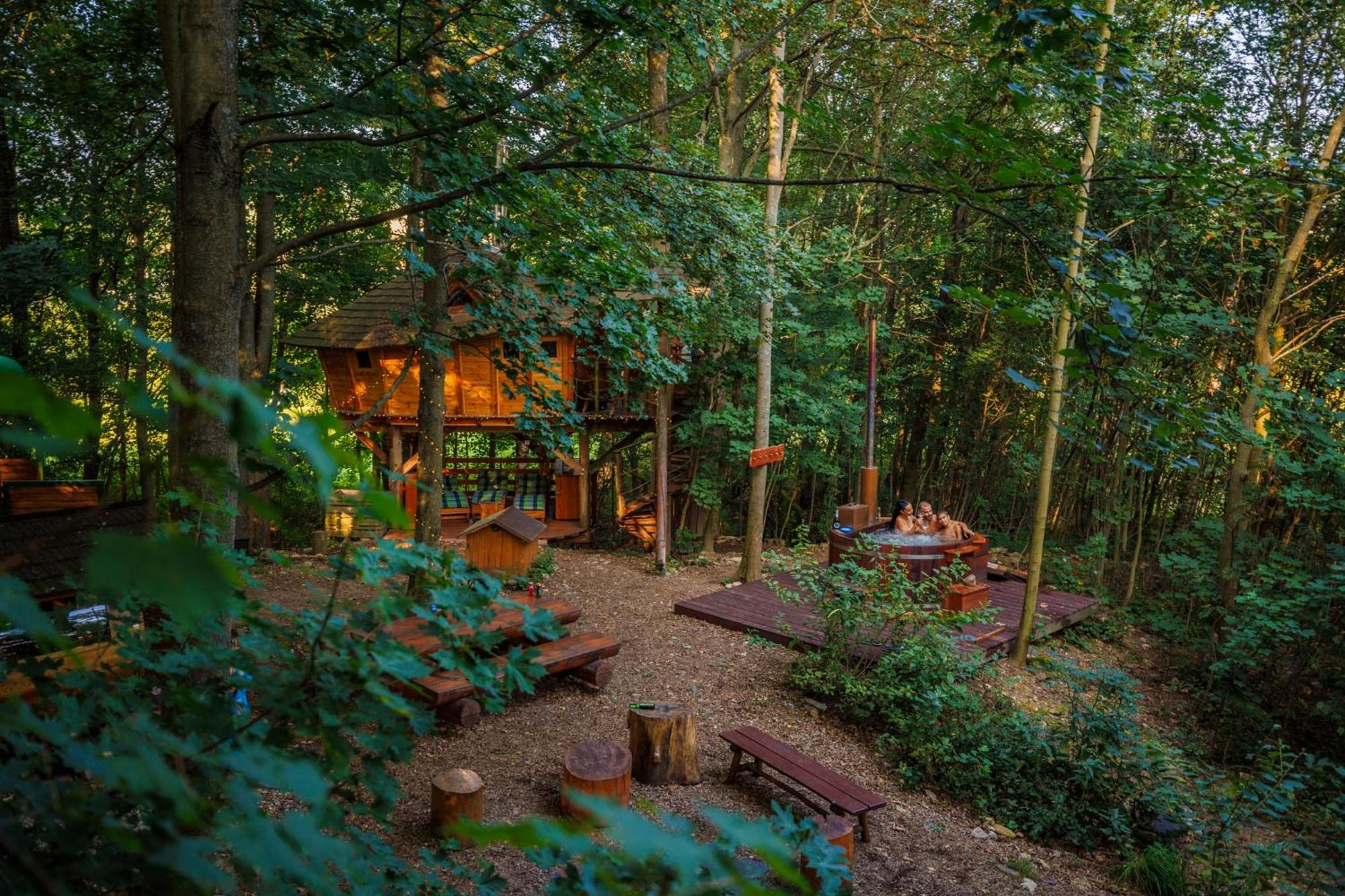 Готель Treehous Sneznik S Wellness Долні-Морава Екстер'єр фото